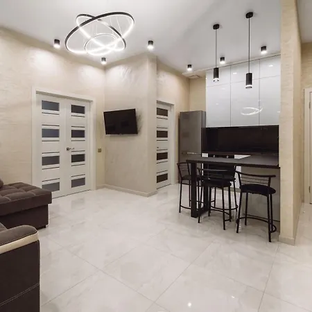 к морю 5 мин! французский бульвар 26 спальных мест 6 !