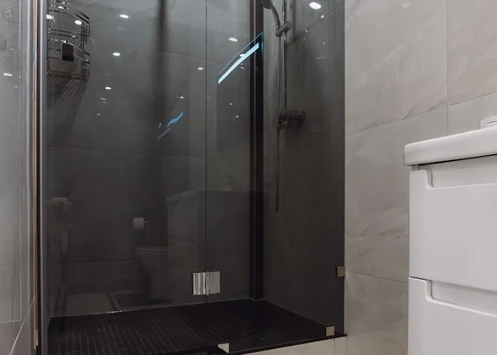 к морю 5 мин! французский бульвар 26 спальных мест 6 !